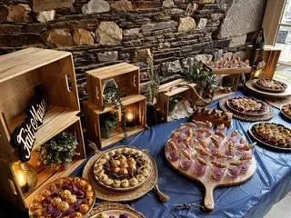 Planches et plateaux de charcuterie et petits fours